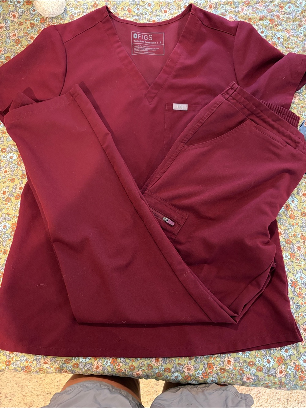 Figs Women's Scrub Set in Maroon